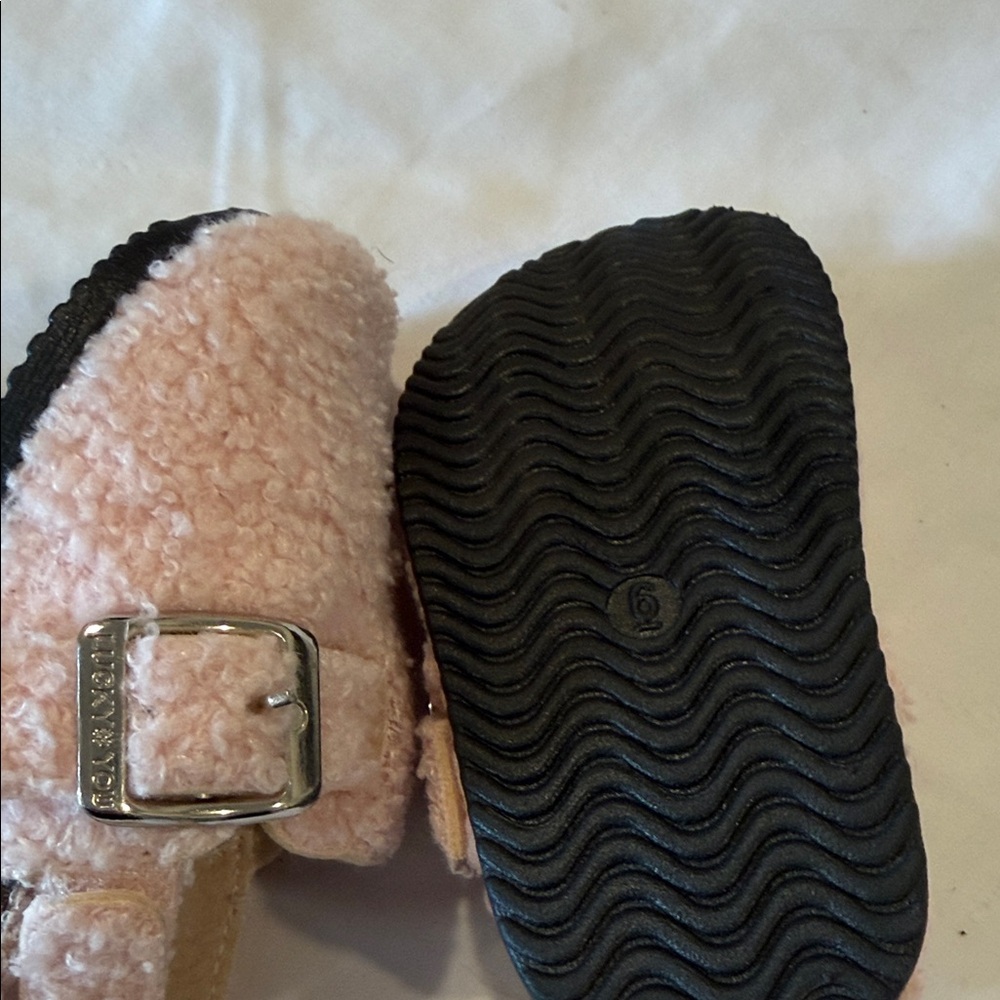 Lucky Brand Soft Pink Kids Slippers - Picture 7 of 8